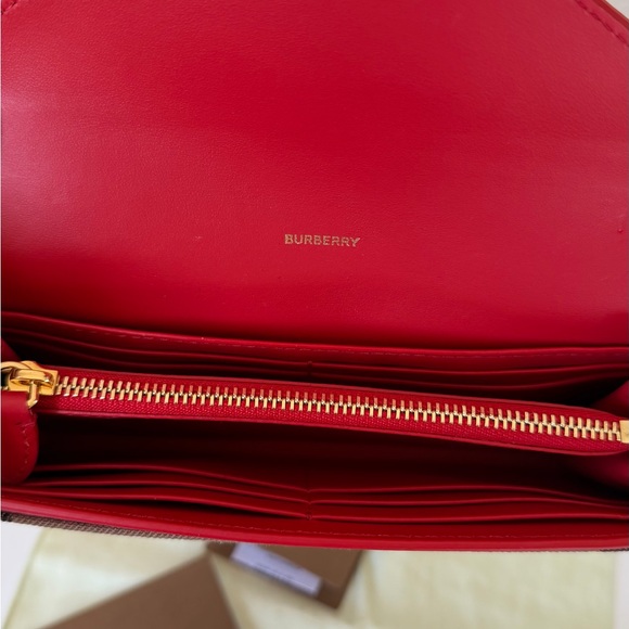 Burberry  wallet in bright Red new Original - Picture 6 of 7